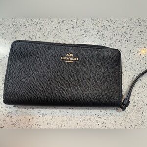 Coach Black leather Zip Wallet/ wristlet. 💯% Authentic